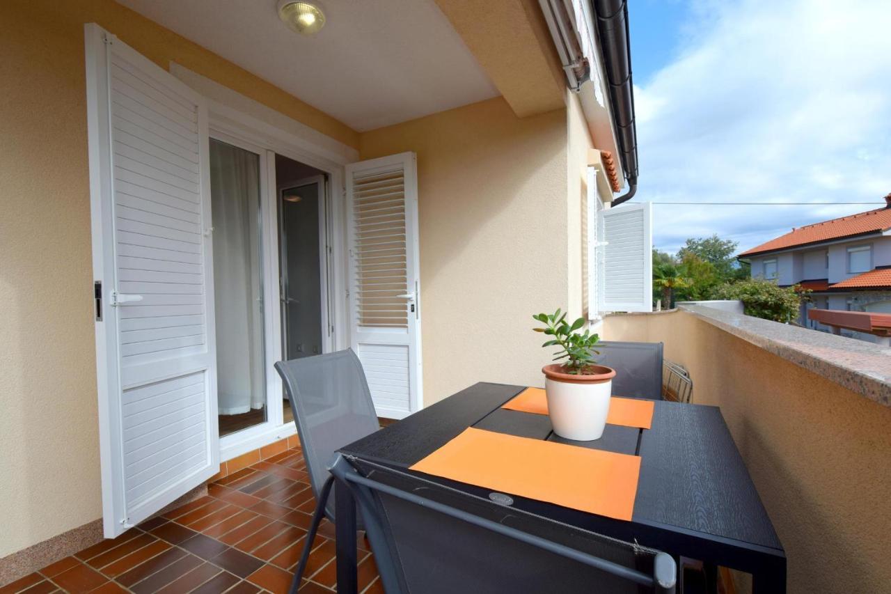 Apartments Julia Чизичі Екстер'єр фото